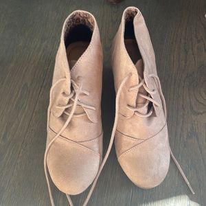 maurice’s size 6 heel bootie tan/brown